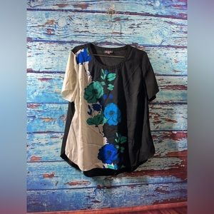 Vince Camuto Beautiful Black & White Floral Sleeve Shirt Top Womans Plus